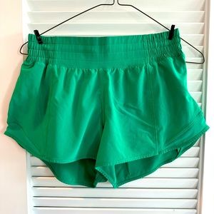 Lululemon Hotty Hot High-Rise Lined Short 2.5"